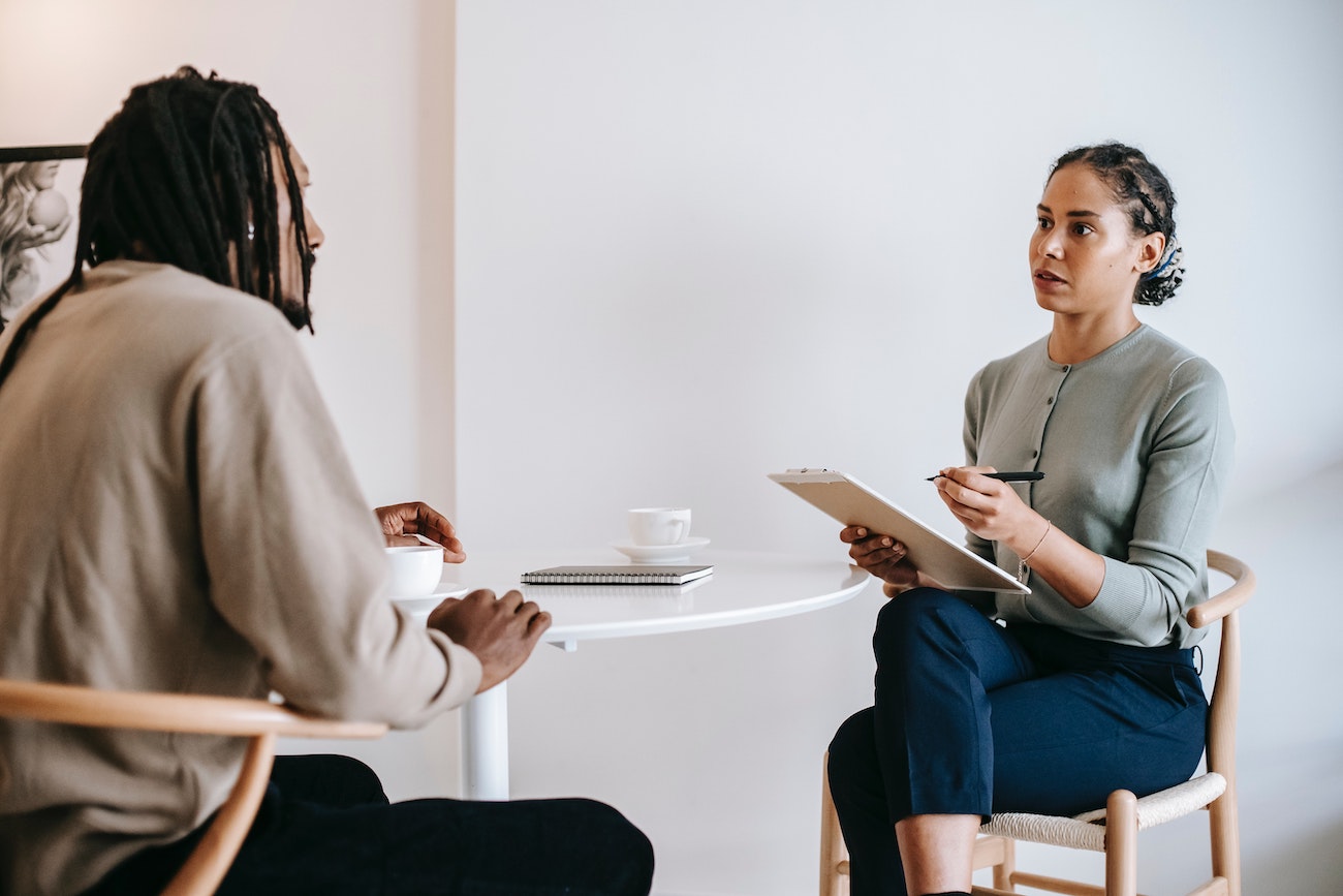 manager and employee talking